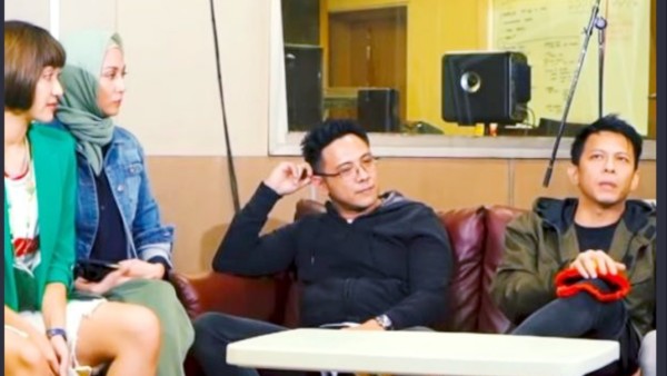 Ariel Noah saat bertemu Dina Lorenza (net)-1633680046