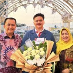 Asgafahrizki Aulia Fatoni bersama orang tuanya-1692477386