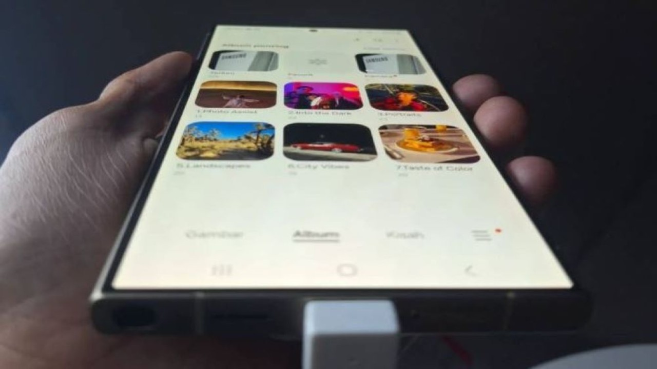 Ilustrasi. Samsung bakal membuat smartphone berbentuk persegi dengan layar memanjang. (Istimewa)