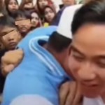 Seorang pria tarik leher Gibran-1714011140