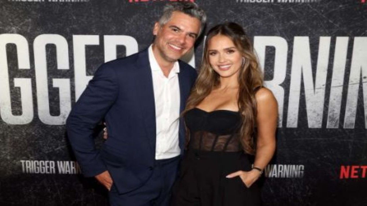 Jessica Alba dan Cash Warren saat menghadiri acara publik sebelum resmi menyelesaikan proses perceraian mereka.