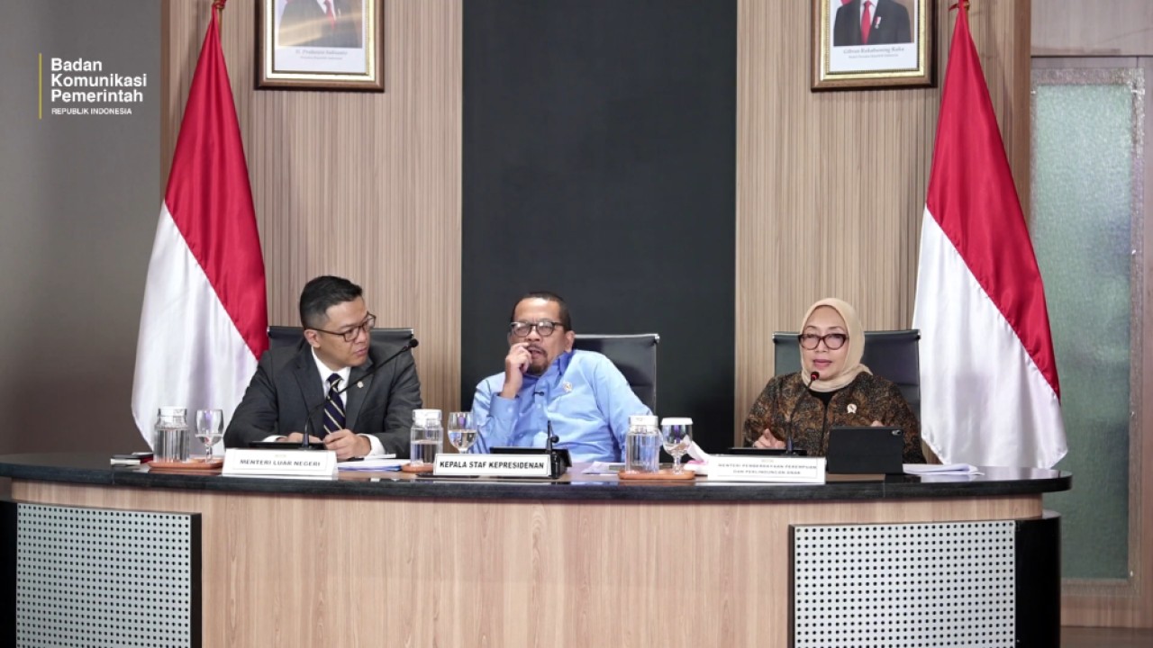 Menteri PPPA Arifah Choiri Fauzi dalam konferensi pers di Kantor Staf Kepresidenan, Jakarta, Rabu (22/4). (Foto: Dok/Istimewa/Bakom RI)