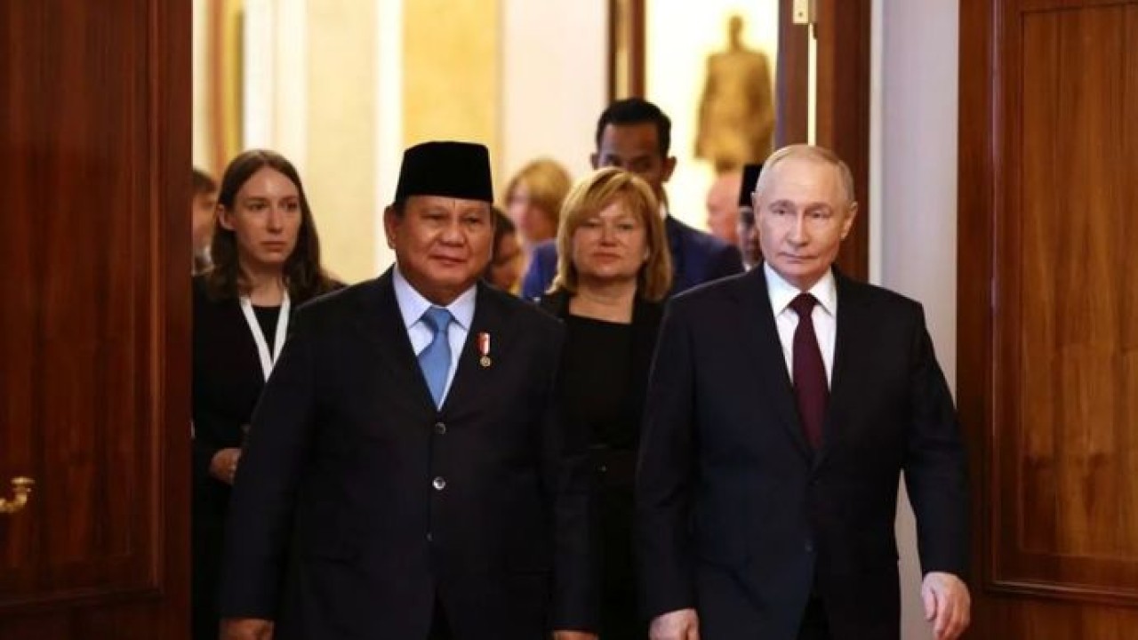 Presiden RI Prabowo Subianto (kiri) dan Presiden Rusia Vladimir Putin ketika berada Istana Kremlin, Moskow, Rusia, Senin (13/4/2026) (ANTARA/HO-Bakom RI) (Antara)