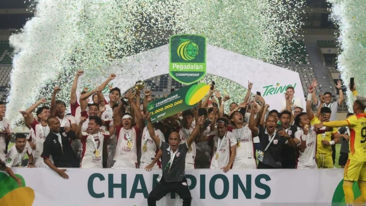 Para pemain Garudayaksa FC berselebrasi usai mengalahkan PSS Sleman pada final Championship Liga 2 2025-2026 di Stadion Maguwoharjo, Sleman, Daerah Istimewa Yogyakarta (DIY), Sabtu (9/5/2026). Garudayaksa FC juara Liga 2 setelah mengalahkan PSS Sleman melalui adu penalti 4-3. (Foto: ANTARA FOTO/ Andreas Fitri Atmoko/wsj)