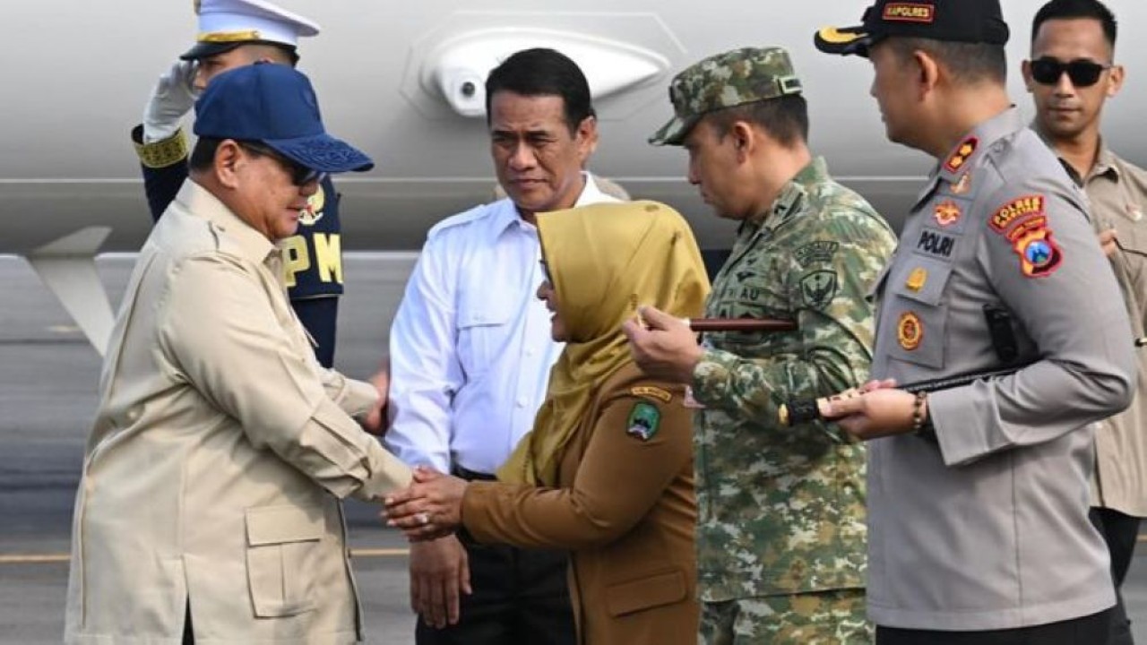 Presiden Prabowo Subianto tiba di Pangkalan TNI AU Iswahjudi, Kabupaten Magetan, Jawa Timur, pada Sabtu, 16 Mei 2026, sekitar pukul 08.00 WIB, dalam rangka kunjungan kerja. (Foto: Sekretariat Presiden)
