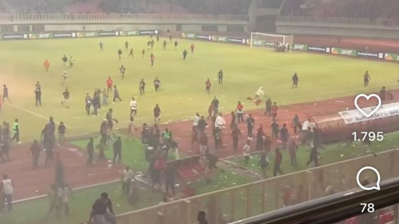 Kerusuhan pasca laga Persipura Jayapura vs Adhyaksa FC di Stadion Lukas Enembe. (Instagram)
