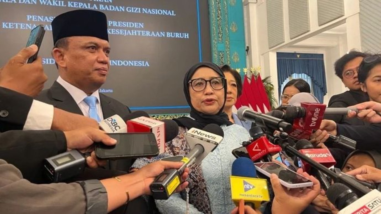 Kepala Badan Gizi Nasional (BGN) Nanik S Deyang memberikan pernyataan pers di Istana Negara, Jakarta, Senin, 8 Juni 2026. (Antara)