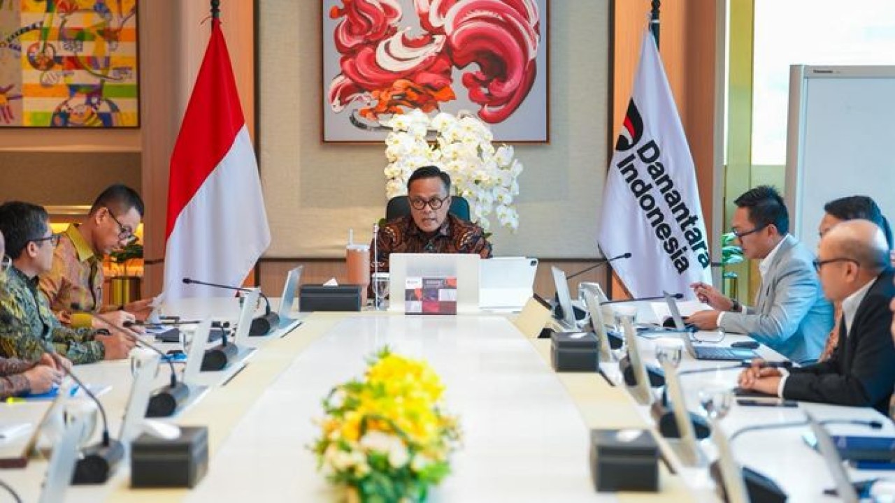 Kepala BP BUMN sekaligus COO Danantara Indonesia Dony Oskaria menargetkan menargetkan penyederhanaan 44 entitas usaha PLN Group menjadi 23 entitas pada tahun 2028.