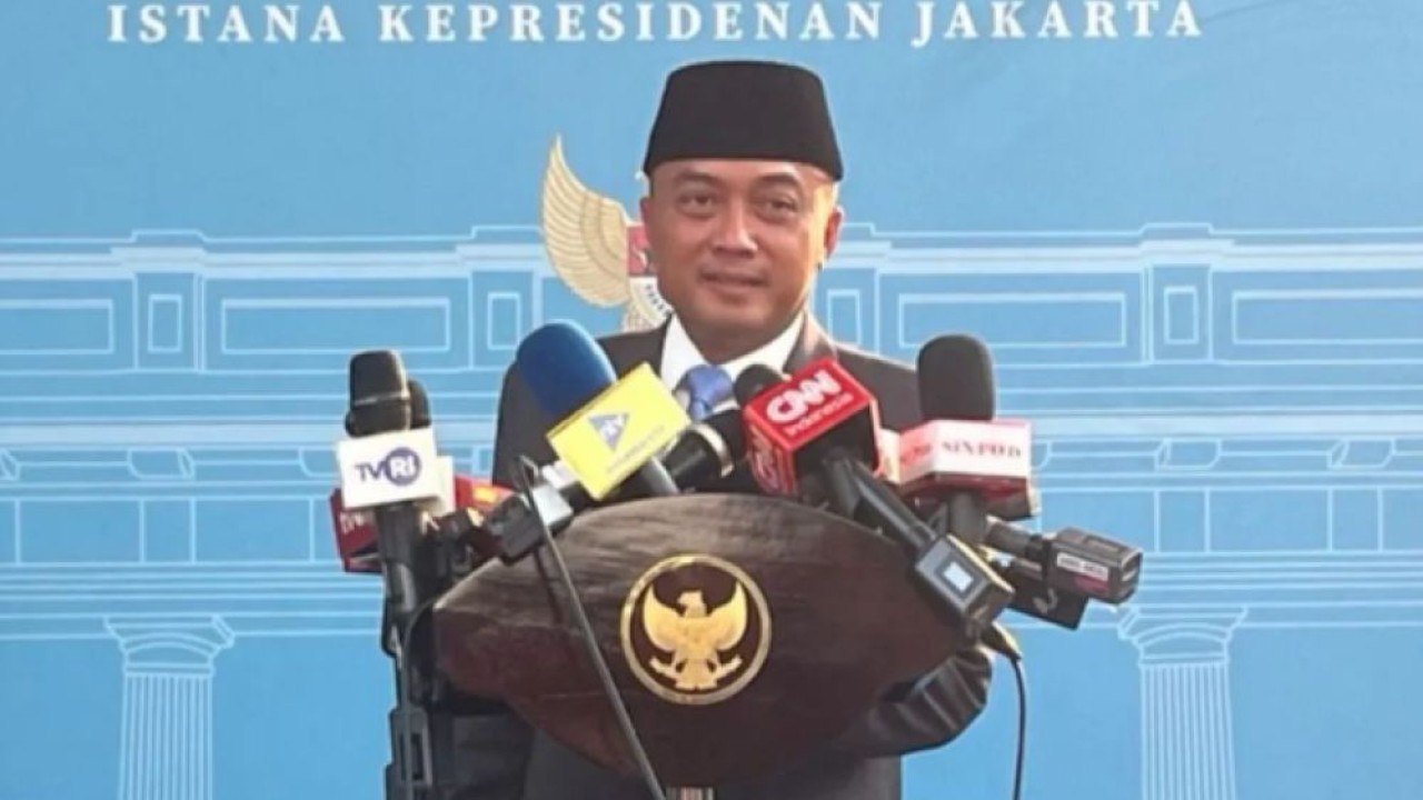 Menteri Sekretaris Negara (Mensesneg) Prasetyo Hadi memberikan keterangan media di Kompleks Istana Kepresidenan, Jakarta, Senin (8/6/2026). (Foto: ANTARA/Fathur Rochman)