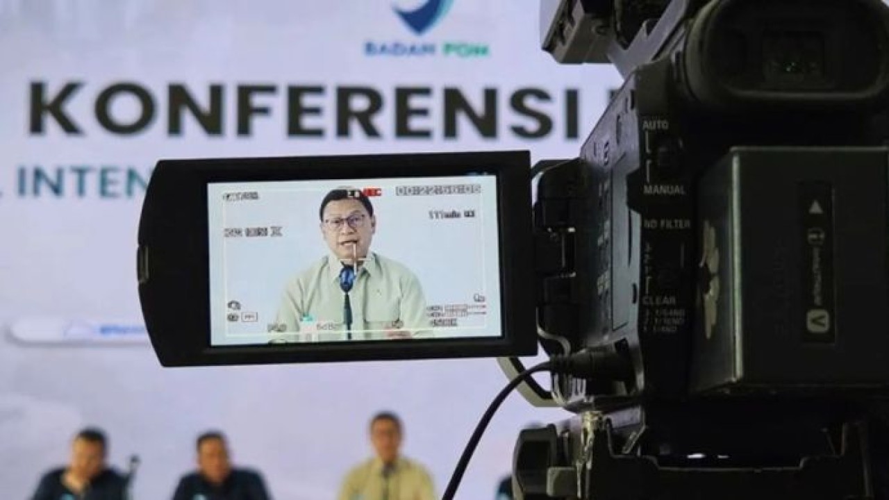 Kepala Badan Pengawas Obat dan Makanan (BPOM) Taruna Ikrar dalam konferensi pers Hasil Intensifikasi Pengawasan Kosmetik Tahun 2026 di Jakarta, Senin, 13 Juli 2026. (Antara)