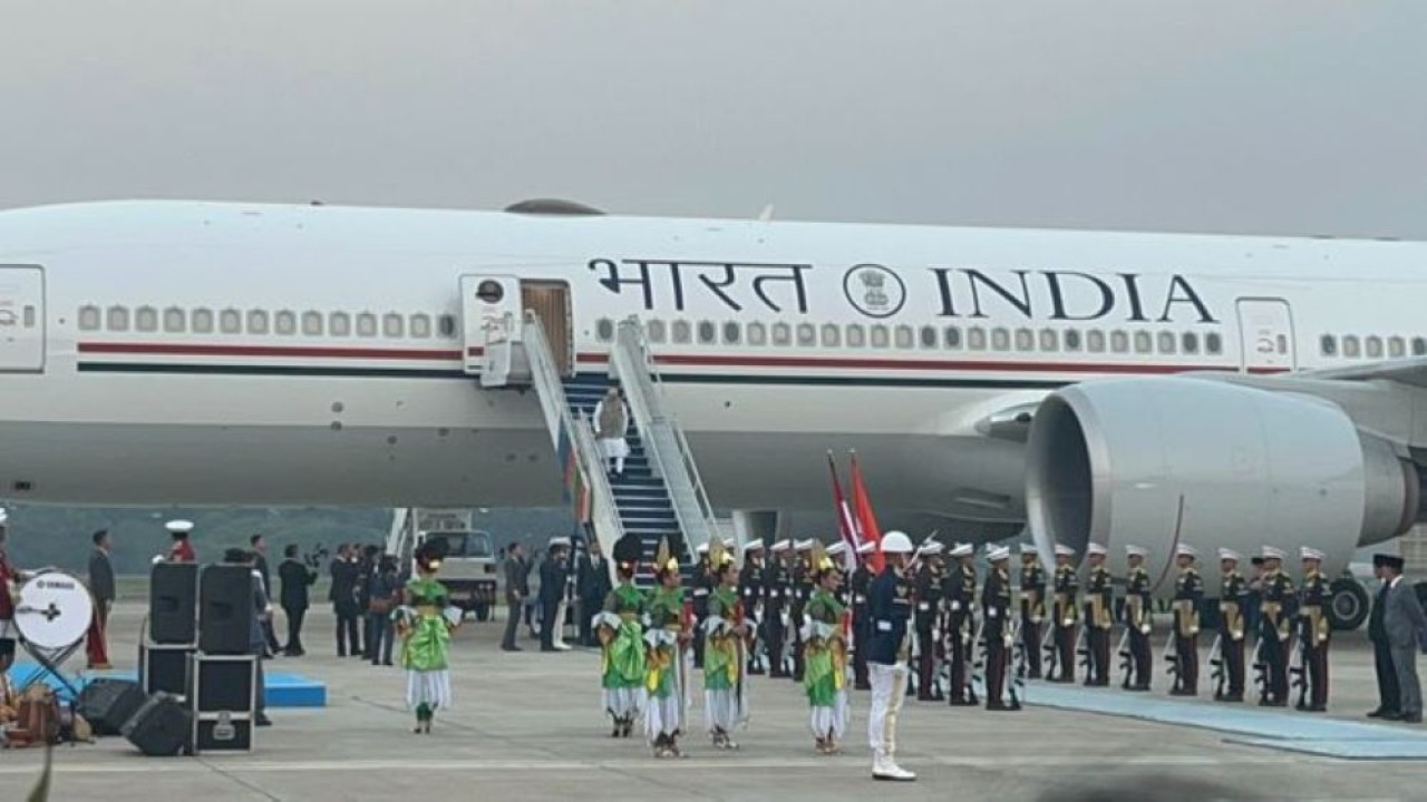 Presiden Prabowo Subianto menyambut kedatangan PM India Narendra Modi di Pangkalan TNI Angkatan Udara Halim Perdanakusuma, Jakarta, Senin, 6 Juli 2026 sore. (Foto: NTVnews)