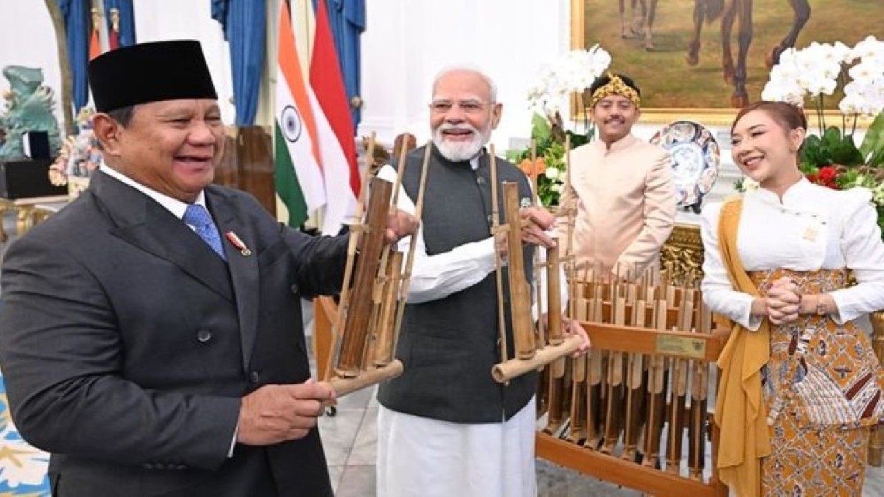 Suasana hangat mewarnai pertemuan Presiden Prabowo Subianto dengan Perdana Menteri (PM) India, Narendra Modi, di sela rangkaian kunjungan kenegaraannya di Istana Merdeka. (Foto: Sekretariat Presiden)
