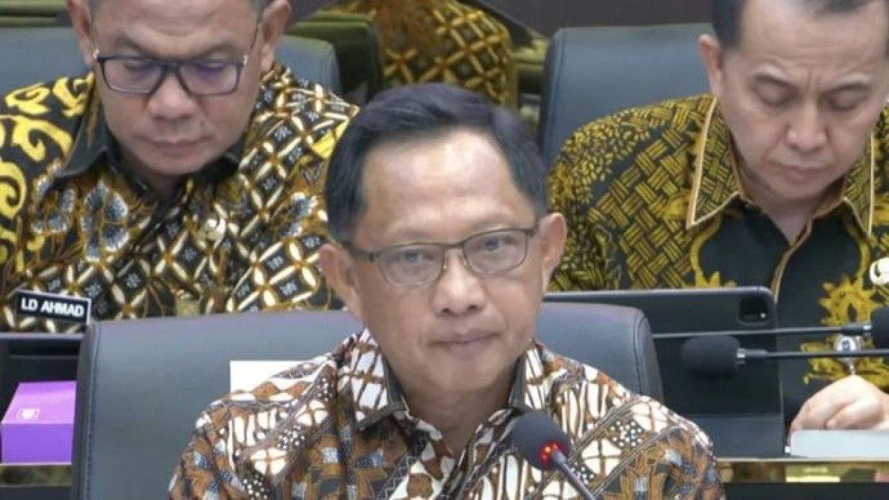 Tangkapan layar - Menteri Dalam Negeri Tito Karnavian dalam rapat kerja bersama Badan Legislasi DPR RI membahas penyusunan Rancangan Undang-Undang tentang Satu Data Indonesia di Gedung DPR, Jakarta, Kamis, 9 Juli 2026. (Antara)