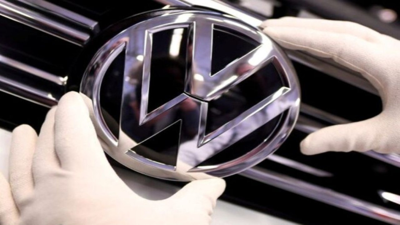 Ilustrasi. Logo Volkswagen. (Foto: Fabian Bimmer/Reuters)