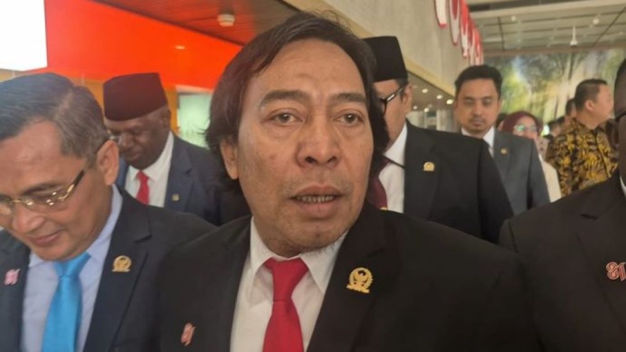 Anggota Dewan Perwakilan Daerah (DPD) RI, Alfiansyah Bustami alias Komeng, menghadiri Sidang Tahunan MPR RI dan Sidang Bersama DPR dan DPD RI, Jumat 14 Agustus 2026. (Ntvnews.id-Muslimin Trisyuliono)
