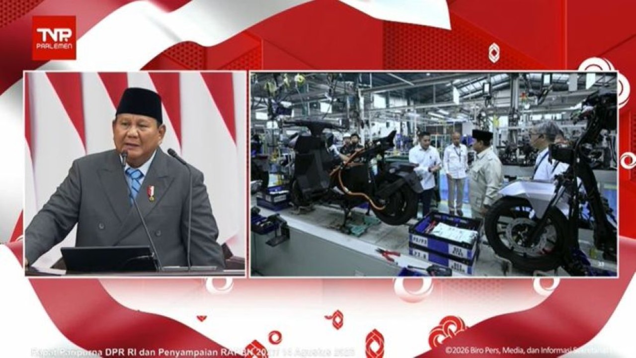 Presiden Prabowo Subianto menyampaikan pidato Nota Keuangan dan RAPBN 2027 di Gedung DPR/MPR, Jakarta, Jumat, 14 Agustus 2026, terkait motor listrik nasional. (Foto: TV Parlemen)
