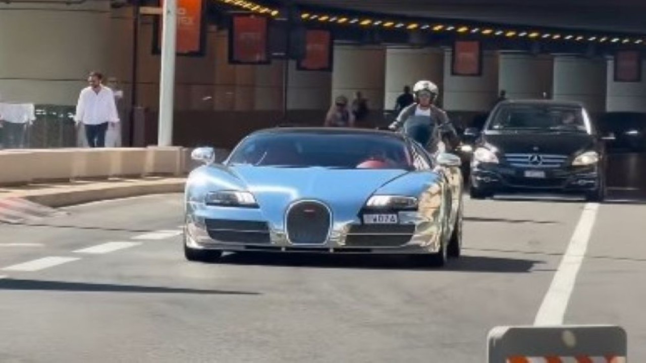 Pembalap Formula 1, Fernando Alonso menambah koleksi mobil mewahnya dengan salah satu Bugatti Veyron paling langka dan istimewa yang pernah dibuat. (Foto: Tangkapan layar Instagram @monaco_luxurystyle)