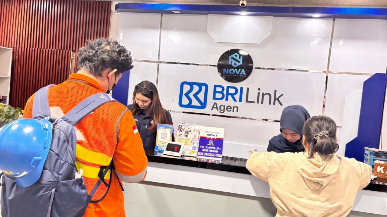 BRILink Agen membantu masyarakat memperoleh akses layanan keuangan yang sesuai dengan kebutuhan sehari-hari. (Foto: Dok/Istimewa/BRI)
