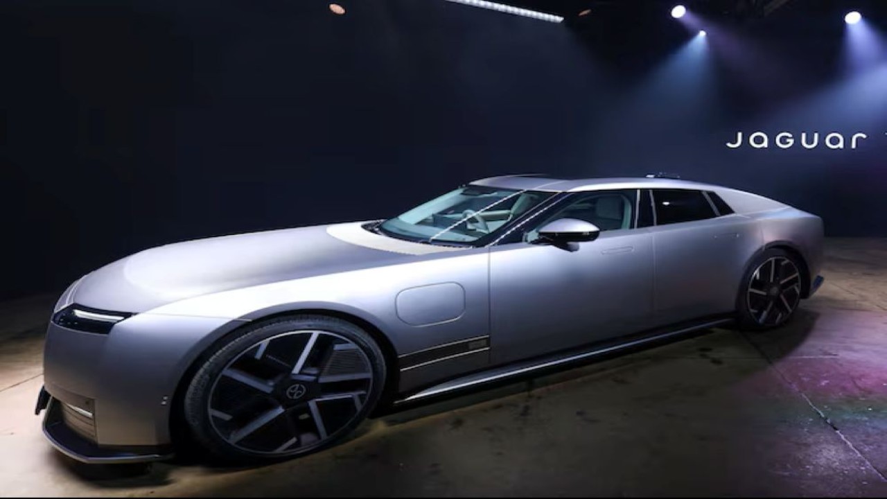 Jaguar Type 01 diperkenalkan pada acara peluncuran perdananya di dunia di New York City, Amerika Serikat (AS), 6 Oktober 2026. (Foto: Dok/Mike Segar/Reuters)